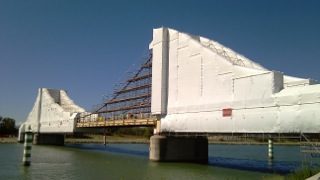 Scaffolding bridge wrap